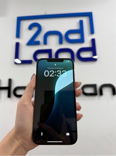 Điện thoại iPhone 12 promax - LL/A - IOS 18.0 - 128GB - Màu đen - Pin 99% LKKXĐ - Ngoại hình 97% - Nứt lưng , màn xước lông mèo - Kèm sạc 2