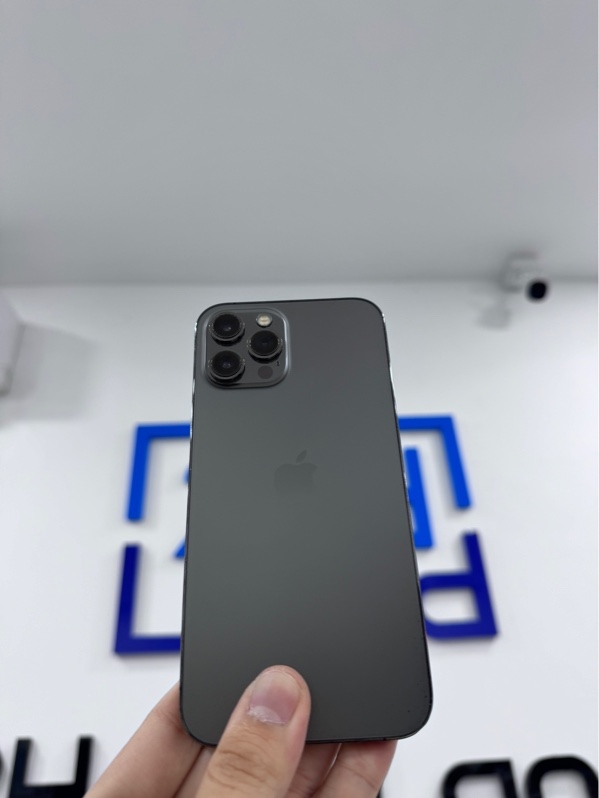 Điện thoại iPhone 12 Promax - Máy lock sim - LL/A - 128Gb - iOS 26.6.2 - Màu xám - Pin 80%, chu kỳ 1972 - Ngoại hình 97% - Viền trầy xước, cam chân dung đốm 2 vết, loa rè nhẹ - Body