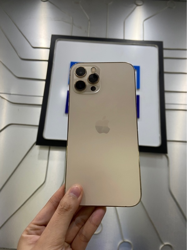 Điện thoại iPhone 12 Promax - VN/A - 256GB - IOS 26.5 - Màu Gold - Pin 100% thay new - Màu gold - Ngoại hình: 97% - Đã thay lưng + màn lưu ảnh nhẹ - Body