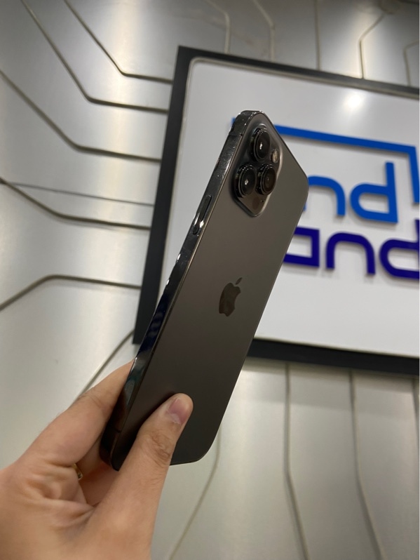 Điện thoại iPhone 12 ProMax - VN/A - 256GB - Pin 84% - Màu đen - Ngoại hình: 97% - Viền vàng nhẹ, màn xước dăm, thân xước - Body
