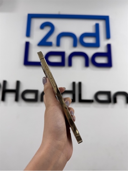 Điện thoại iPhone 12 promax - VN/A - IOS 18.5 - 128GB - Màu vàng - Pin 87% - Ngoại hình 98% - Màn linh kiện , viền xước nhẹ , góc màn có đường sọc - Kèm sạc 1