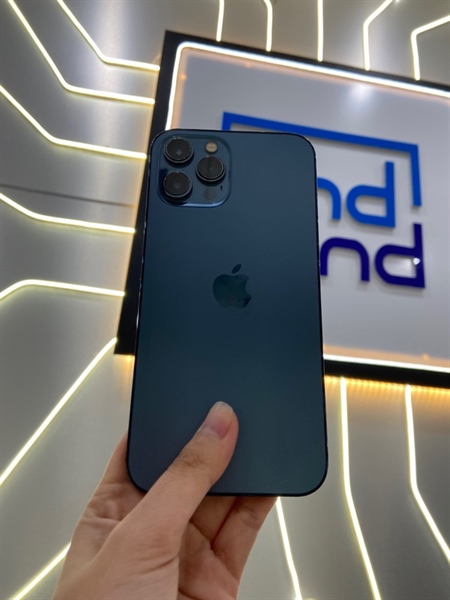 Điện thoại iPhone 12 Promax - ZP/A - 512GB - IOS 26 - Pin 80% - Màu xanh - Ngoại hình: 97% - lưu ảnh góc phải nhẹ, màn ép kính, đánh kính đã thay lưng - Body