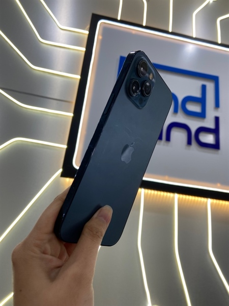 Điện thoại iPhone 12 Promax - ZP/A - 512GB - IOS 26 - Pin 80% - Màu xanh - Ngoại hình: 97% - lưu ảnh góc phải nhẹ, màn ép kính, đánh kính đã thay lưng - Body 1