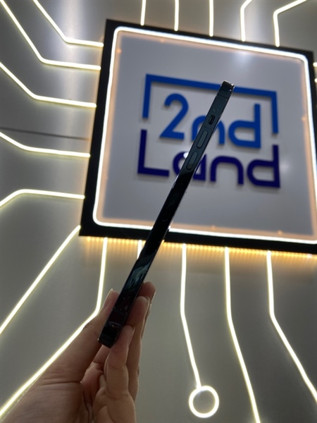 Điện thoại iPhone 12 Promax - ZP/A - 512GB - IOS 26 - Pin 80% - Màu xanh - Ngoại hình: 97% - lưu ảnh góc phải nhẹ, màn ép kính, đánh kính đã thay lưng - Body 2