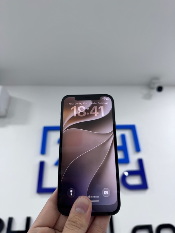 Điện thoại iPhone 12 - VN/A - 64Gb - iOS 27.0.1 - Màu đen - Pin 80%, chu kỳ sạc 1072 - Ngoại hình 97% - Kính màn xước, viền trầy cấn nhẹ, viền cam trầy - Body