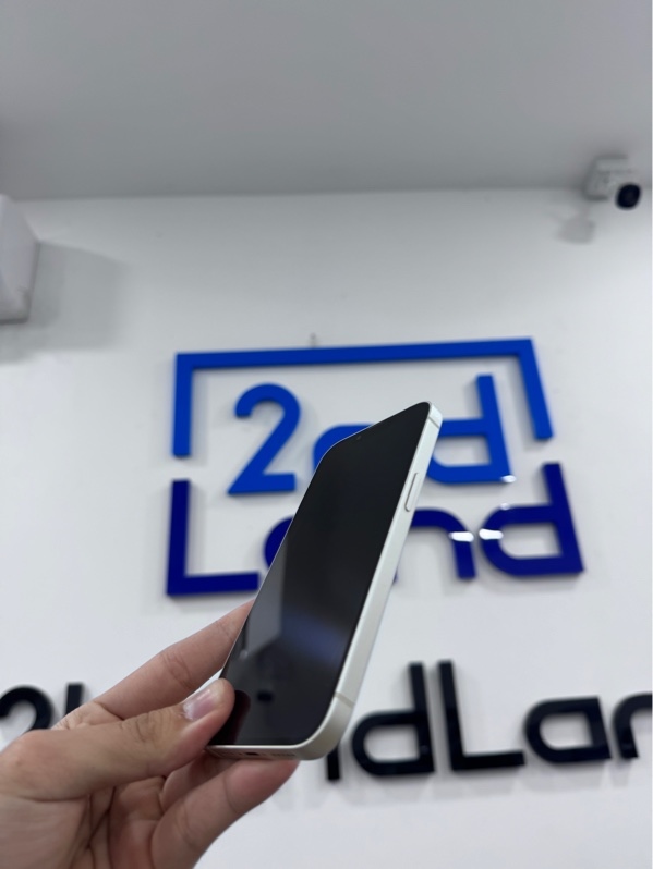 Điện thoại iPhone 13 - J/A - 128Gb - iOS 26.6.1 - Màu trắng - Pin thay 100% - Ngoại hình 97,5% - Kính màn xước nhiều, viền trầy nhẹ - Kèm sạc linh kiện