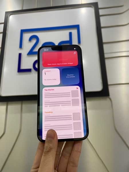 Điện thoại iPhone 13 - LL/A - 128GB - IOS 18.6.2 - Pin 100% thay new - Màu đen - Ngoại hình: 97% - Kính trầy - Body 3