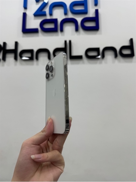 Điện thoại iPhone 13 Pro - KH/A - 256GB - IOS 26.1 - Pin 100% - Màu trắng - Ngoại hình 97% - Màn camera đã thay, nứt kính lưng nhỏ xíu - Body 1