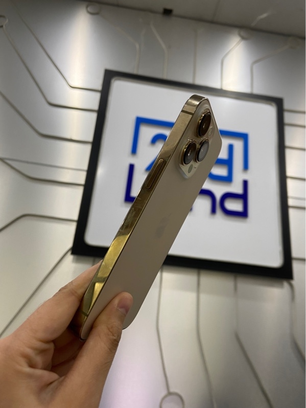 Điện thoại iPhone 13 Pro - KH/A - 256GB - Pin linh kiện - Màu vàng - Ngoại hình: 97% - Đã thay màn linh kiện rẻ tiền, thay vỏ, màn ám hồng, bụi trong, cam nhiều đốm - Body - không bảo hành