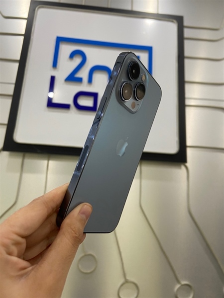 Điện thoại iPhone 13 Pro - LL/A - 128GB - Pin 100% - Màu xanh - Ngoại hình: 98% - Màn xước dăm + ép kính, đã thay kính cam , màn ám viền nhẹ - Body 1