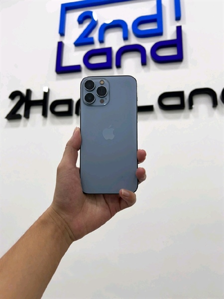 Điện thoại iPhone 13 Promax - LL/A - 1 TB - IOS 18.5 - Pin 85% - Máy lock - Màu xanh - Ngoại hình 98% - Camera trước bụi trong nhẹ , màn lưu ảnh nhẹ khó thấy - Body