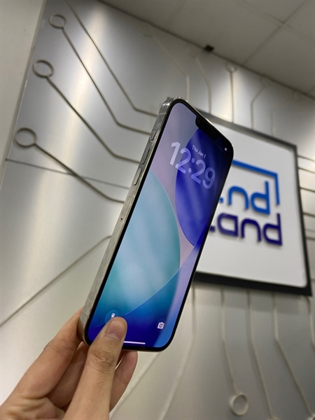 Điện thoại iPhone 13 Promax - LL/A - 128GB - Pin 100% thay new - Màu trắng - Ngoại hình: 97% - Màn trầy, Cam X1 bị bạc lớp phủ chống lóa, lưu ảnh nhẹ thanh trạng thái - Body 3