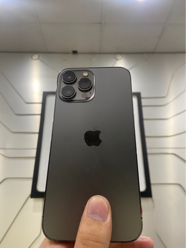 Điện thoại iPhone 13 Promax - los 18.7.8 - Mã VN/A - 128GB - Pin 81% - Màu đen - Ngoại hình: 97% - Đã thay màn oled, nền tối màn nháy nhẹ - Body
