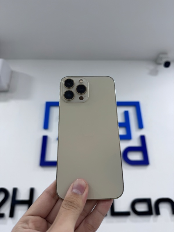 Điện thoại iPhone 13 Promax - VN/A - 256G - ios 26.5.2 - Màu vàng gold - Pin 85% chu kỳ sạc 830 lần - Ngoại hình 98% - Màn xước nhiều, viền camera cấn thấy rõ, đã thay lưng - Body