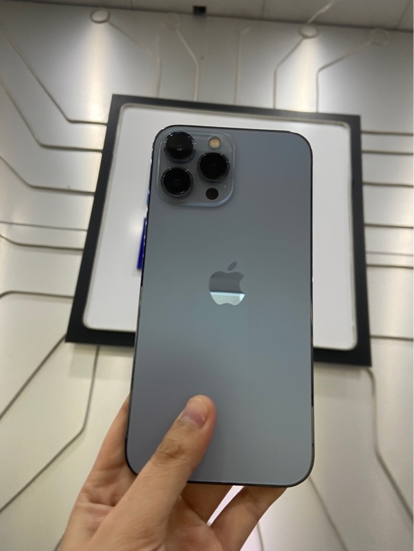 Điện thoại iPhone 13 ProMax - VN/A - 256GB - Pin 100% thay new - Màu xanh - Ngoại hình: 97% - Lờn nút gạt tắt âm lượng - Body