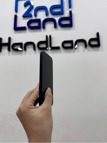 Điện thoại iPhone 15 - LL/A - IOS 26.2 - 256GB - Pin còn 91% - Màu đen - Ngoại hình 97% - Nứt kính nhẹ - Body 2