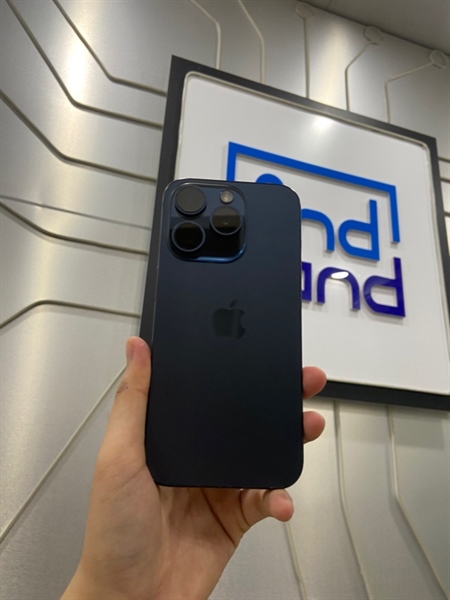 Điện thoại iPhone 15 Pro - LL/A - 128GB - Pin 90% - Màu xanh - Ngoại hình: 98% - Sườn xước nhẹ 1 vết - Body