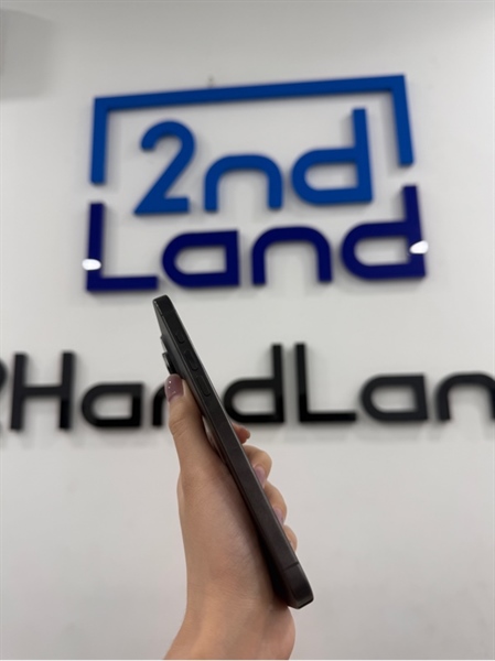 Điện thoại iPhone 15 pro max - LL/A - IOS 26.2 - 256GB - Màu đen - Pin 94% - Ngoại hình 98% - Màn ép kính , cấn 1 góc nhẹ - Body 1