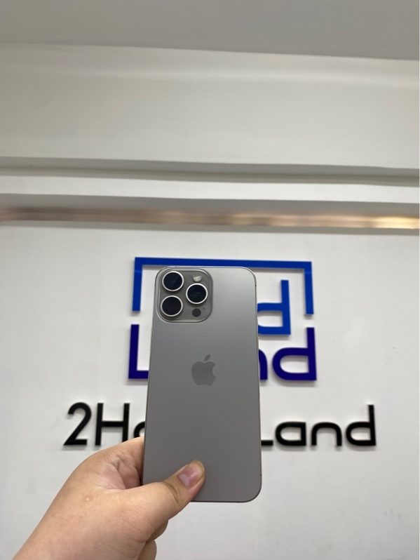 Điện thoại iPhone 15 pro max - LL/A - IOS 26.4 - 256 Gb - Màu titan - Pin 90% chu kỳ 551 - Ngoại hình 98% - Body