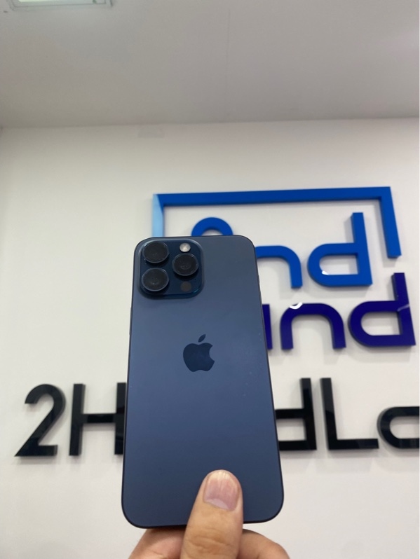 Điện thoại iPhone 15 Pro Max - VN/A - 512GB - Pin: 89% - Chu kỳ sạc 281 - Màu xanh - Ngoại hình: 97% - trầy viền liti , màn trầy xước , xước viền cam sau- Body
