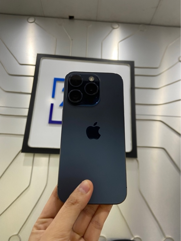 Điện thoại iPhone 15 Pro - VC/A - 128GB - Pin 87% - Màu xanh - Ngoại hình: 97% - Trầy viền - Body