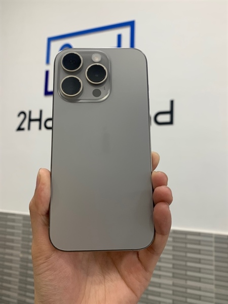 Điện thoại iPhone 15 Pro - VN/A - 128GB - Màu titan - Pin 87% chu kì sạc 489 lần - Ngoại hình: 97% - Trầy cấn nhẹ góc - Body