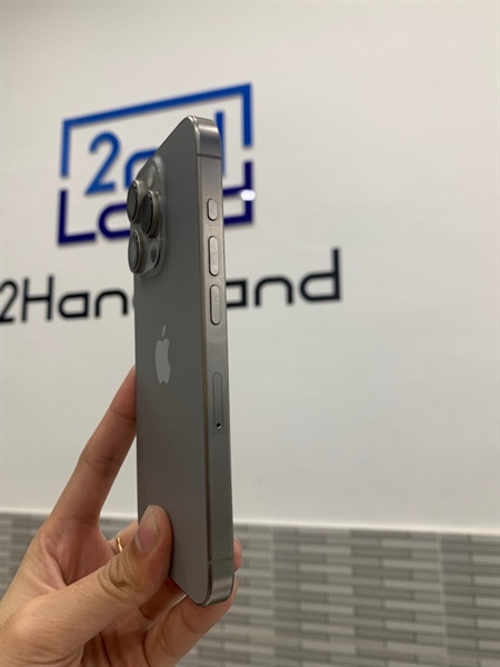 Điện thoại iPhone 15 Pro - VN/A - 128GB - Màu titan - Pin 87% chu kì sạc 489 lần - Ngoại hình: 97% - Trầy cấn nhẹ góc - Body 1