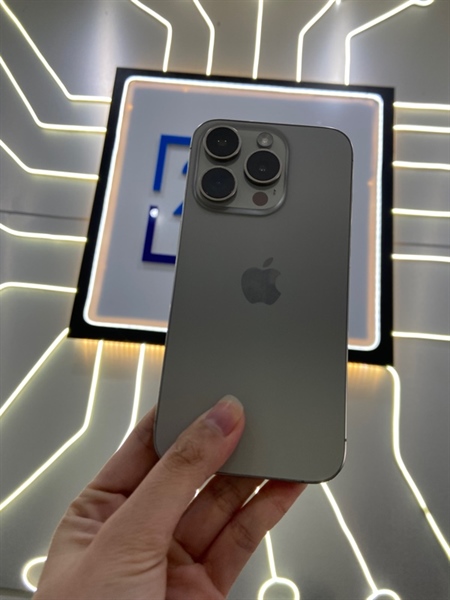 Điện thoại iPhone 15 Pro - ZP/A - 256GB - Pin 93% - Chu kì sạc 349 lần - Màu titan tự nhiên - Ngoại hình: 97% - Đã thay màn với camera chính hãng - Body