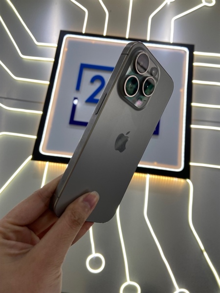 Điện thoại iPhone 15 Pro - ZP/A - 256GB - Pin 93% - Chu kì sạc 349 lần - Màu titan tự nhiên - Ngoại hình: 97% - Đã thay màn với camera chính hãng - Body 1