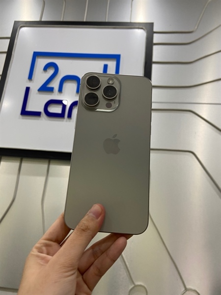 Điện thoại iPhone 15 Promax - KH/A - 256GB - Pin 83% - Chu kì sạc 492 lần - Màu Titanium - Ngoại hình: 98% - Màn xước dăm phải - Body