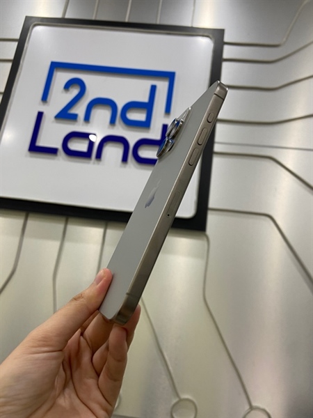 Điện thoại iPhone 15 Promax - KH/A - 256GB - Pin 83% - Chu kì sạc 492 lần - Màu Titanium - Ngoại hình: 98% - Màn xước dăm phải - Body 2