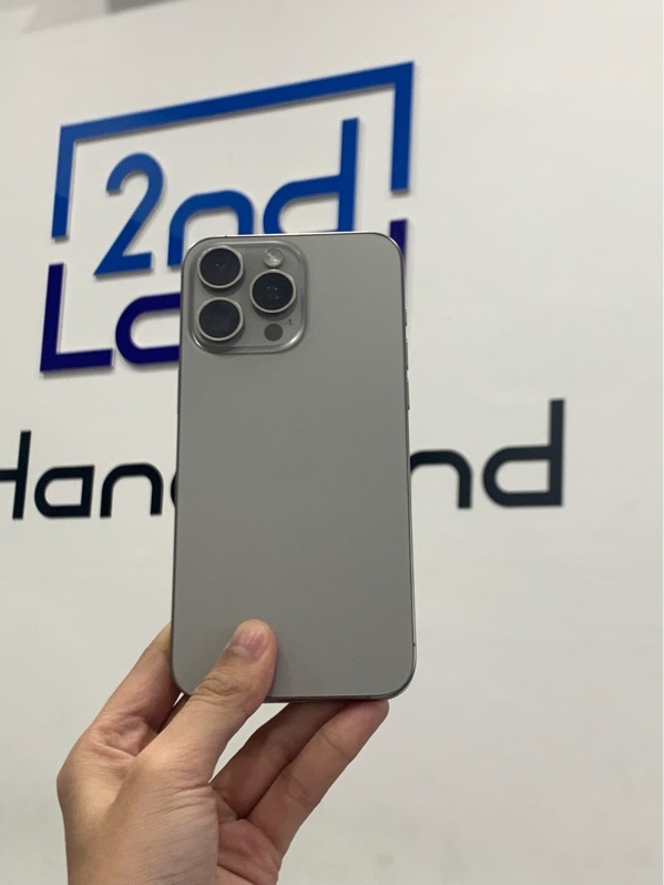 Điện thoại iPhone 15 Promax - LL/A - 1TB - Màu titan tự nhiên - Pin 100% đã sử dụng - Ngoại hình: 97% - Xướt viền cam - Body