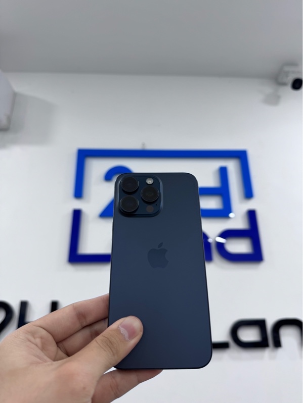 Điện thoại iPhone 15 Promax - LL/A - 256Gb - iOS 26.6.2 - Màu xanh - Pin 84% chu kỳ 669 - Ngoại hình 97% Trầy xước - Kèm sạc linh kiện