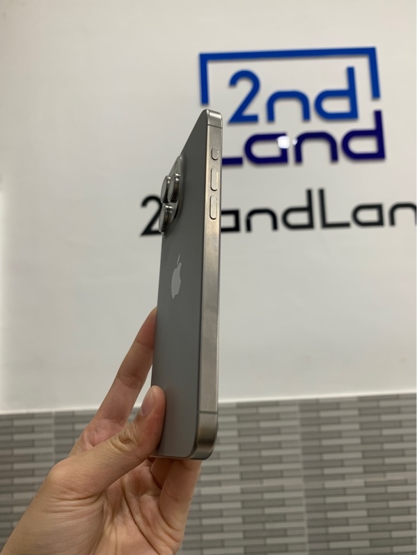 Điện thoại iPhone 15 Promax - LL/A - 256GB - Màu Titan tự nhiên - Pin 84% - Ngoại hình: 98% - Màn đánh kính - Body