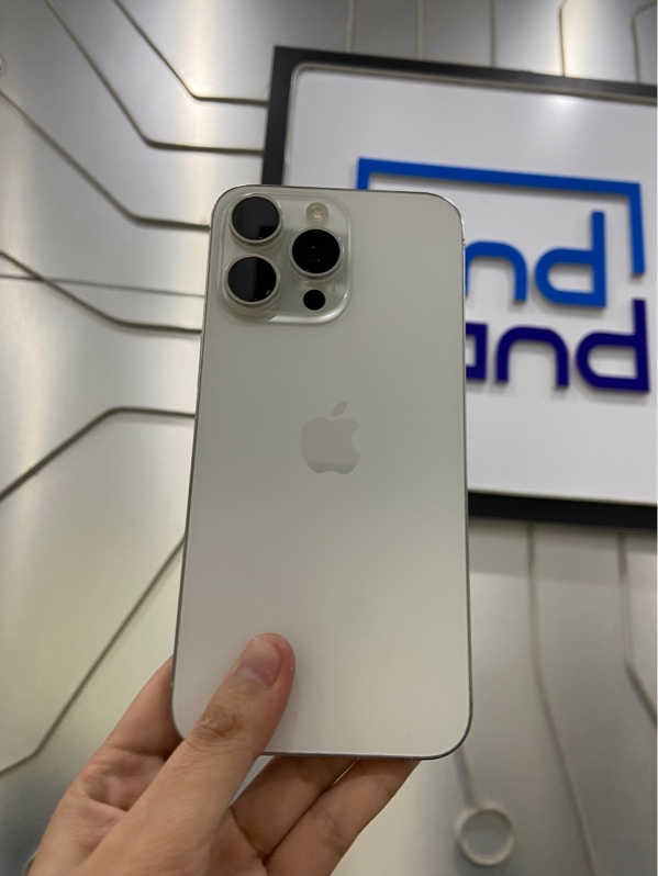 Điện thoại iPhone 15 Promax - LL/A - Esim - 256GB - Pin 86% - Màu trắng - Ngoại hình: 96% - Xước cấn sườn nhiều, màn ép kính - Body