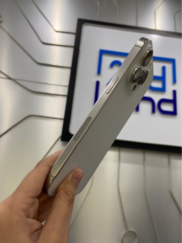 Điện thoại iPhone 15 Promax - LL/A - Esim - 256GB - Pin 86% - Màu trắng - Ngoại hình: 96% - Xước cấn sườn nhiều, màn ép kính - Body