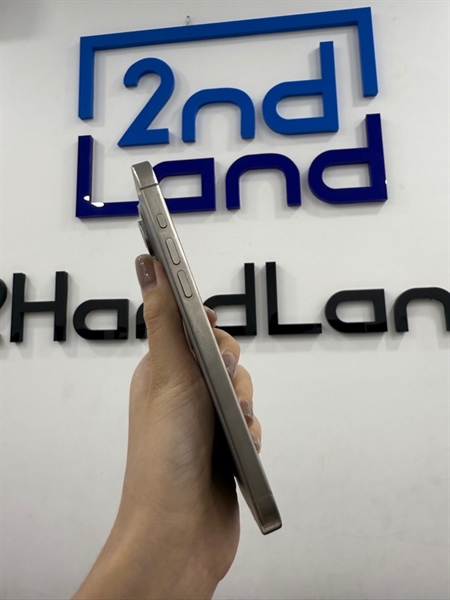 Điện thoại iPhone 15 promax - LL/A - IOS 18.4.1 - 256GB - Màu titan - Pin 91% - Ngoại hình 98% - Kèm sạc 1