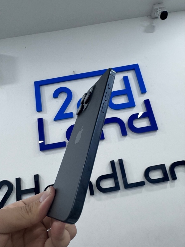 Điện thoại iPhone 15 promax - LL/A - ios 26.5.2 - 256GB - Màu xanh titan - Pin thay 100% - Ngoại hình 98% - Viền xước nhẹ - Body