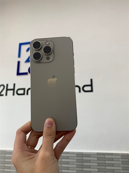 Điện thoại iPhone 15 Promax - VN/A - 256GB - IOS 26.2 - Màu titan tự nhiên - Pin 85% - Ngoại hình 97% - Màn trầy mèo - Body