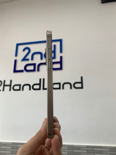 Điện thoại iPhone 15 Promax - VN/A - 256GB - IOS 26.2 - Màu titan tự nhiên - Pin 85% - Ngoại hình 97% - Màn trầy mèo - Body 1