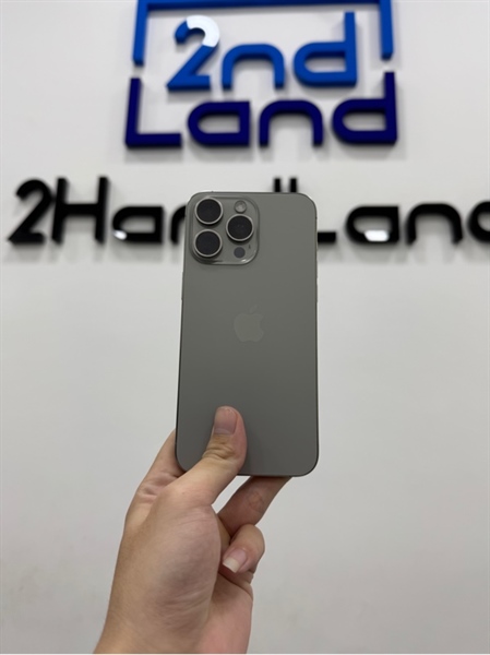 Điện thoại iPhone 15 Promax - VN/A - 256GB - IOS 26.2 - Pin 85% - Màu titan tự nhiên - Ngoại hình 97% - Màn trầy mèo - Kèm Box