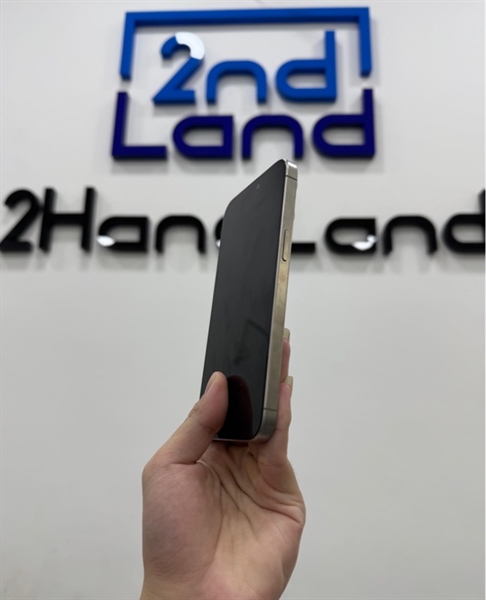 Điện thoại iPhone 15 Promax - VN/A - 256GB - IOS 26.2 - Pin 85% - Màu titan tự nhiên - Ngoại hình 97% - Màn trầy mèo - Kèm Box 2