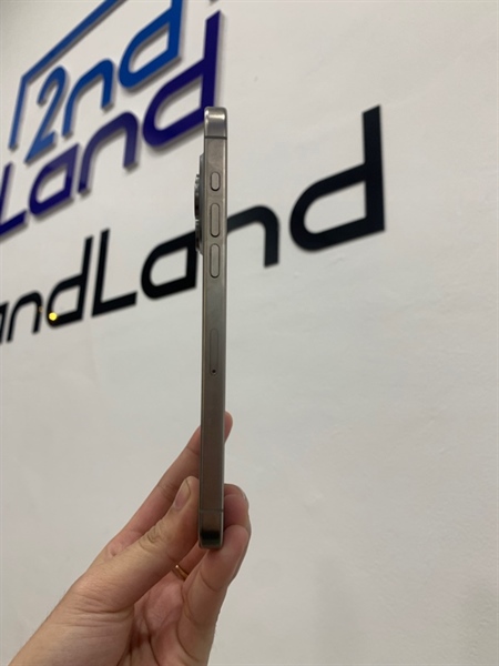 Điện thoại iPhone 15 Promax - VN/A - 256GB - Màu titan - Pin 85% chu kì sạc 738 lần - Ngoại hình: 98% - Box 2