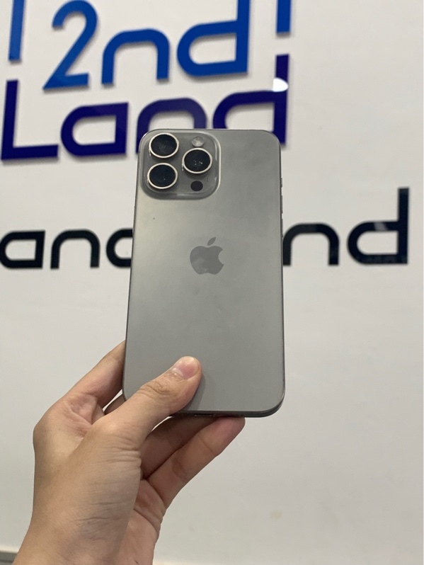 Điện thoại iPhone 15 Promax - VN/A - 256GB - Màu titan tự nhiên - Pin 85% - Ngoại hình: 97% - Sườn oxi hoá, màn xước - Body