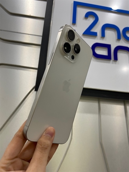 Điện thoại iPhone 15 Promax - VN/A - 256GB - Pin 85% - Chu kì sạc 628 - Màu trắng - Ngoại hình: 97% - Sườn cấn - Kèm Box 1