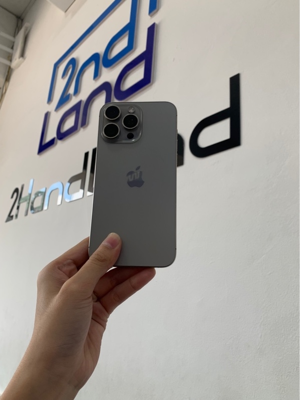 Điện thoại iPhone 15 promax - VN/A - 512GB - Màu titan - Pin 100% đã thay - Ngoại hình: 97% - Trầy body - Body