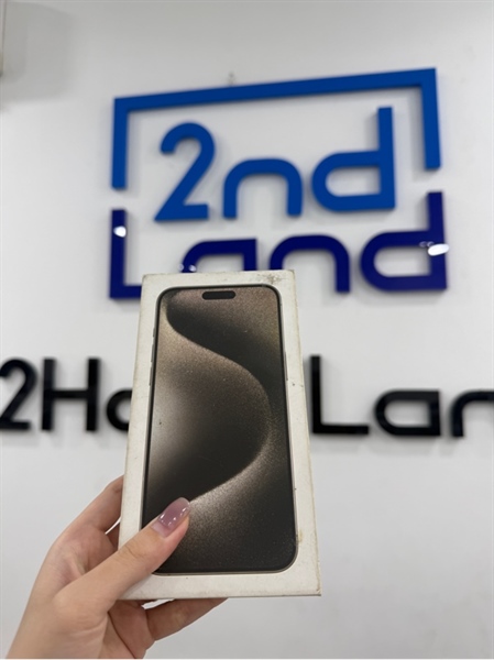 Điện thoại iPhone 15 Promax - VN/A - IOS 26.2 - 256gb - Màu Titan - Pin 85% - Ngoại hình 97% - Màn trầy , mẻ cam nhẹ - Box