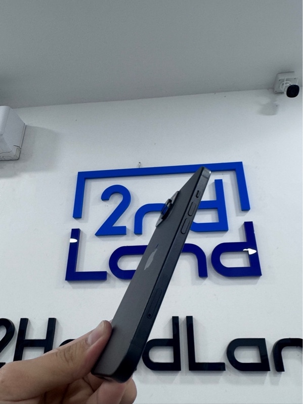 Điện thoại iPhone 15 thường - VN/A - ios 26.1 - 256GB - Màu đen - Pin bình thường 94%, 232 chu kì sạc - Ngoại hình 98% - Màn xước nhẹ - Kèm sạc linh kiện