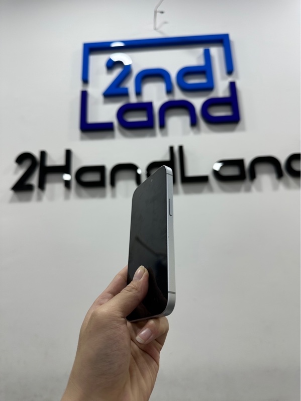 Điện thoại iPhone 15 - VN/A - 128GB - IOS 26.5 - Pin 86% - Màu xanh dương nhạt - Ngoại hình 95% - Viền trầy cấn góc - Body