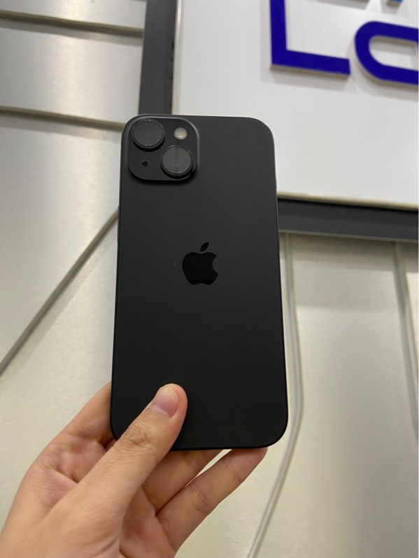 Điện thoại iPhone 15 - VN/A - 128GB - Pin 100% - Chu kì sạc 80 lần - Màu đen - Ngoại hình: 98% - FullBox - Còn bảo hành hãng 06/02/2027